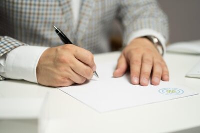 Renovar contrato de arriendo con cláusula de domicilio migratorio