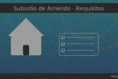 Familia frente a una casa con lista de requisitos del Subsidio de Arriendo